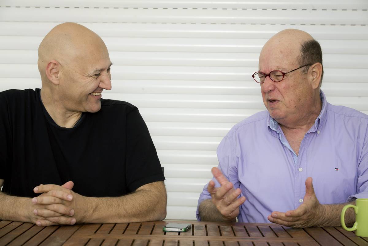 טוביה מדגים ״איך עושה שרון״